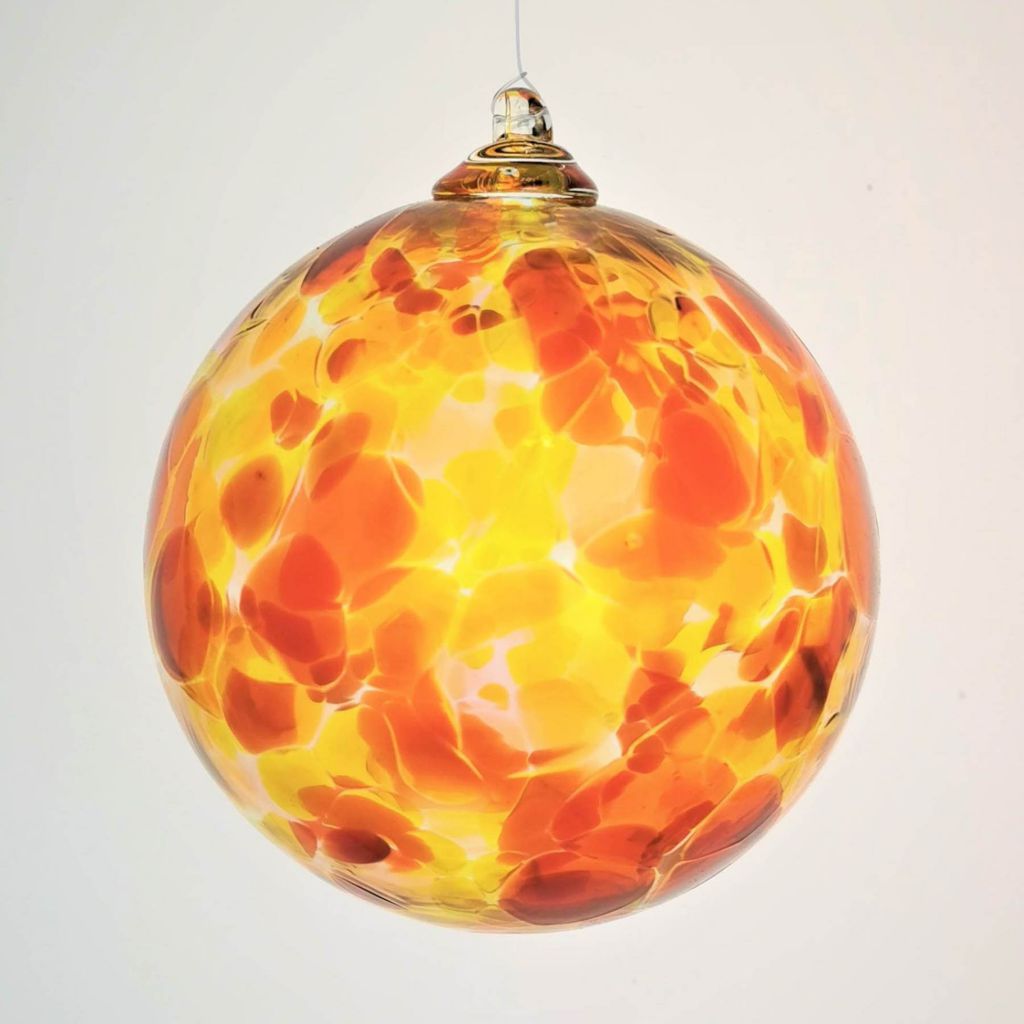 boule de Noël originale, scarabée en verre soufflé et décoré à la main.