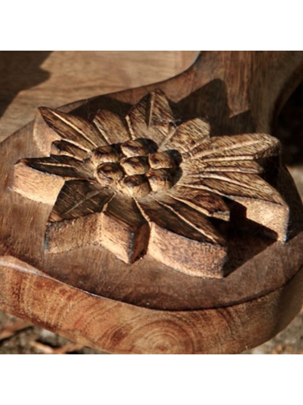 Plateau rectangulaire en bois avec motifs Edelweiss sculptés