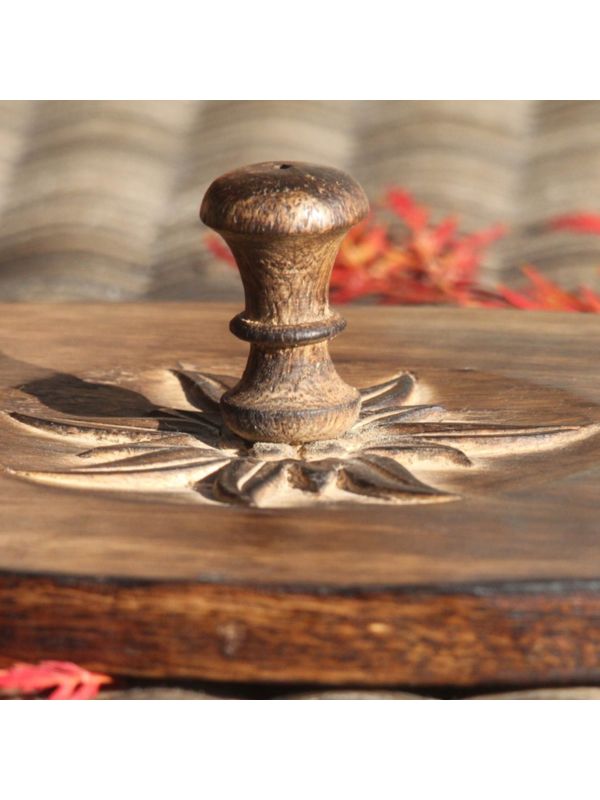 Patatière en bois avec Edelweiss sculptée