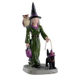 Figurine sorcière en balade